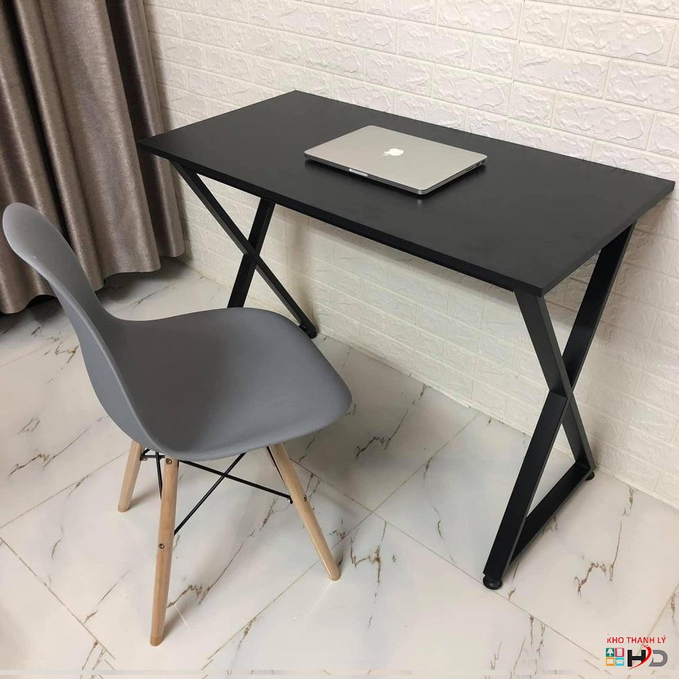 ban lam viec chan sat chu x gia re