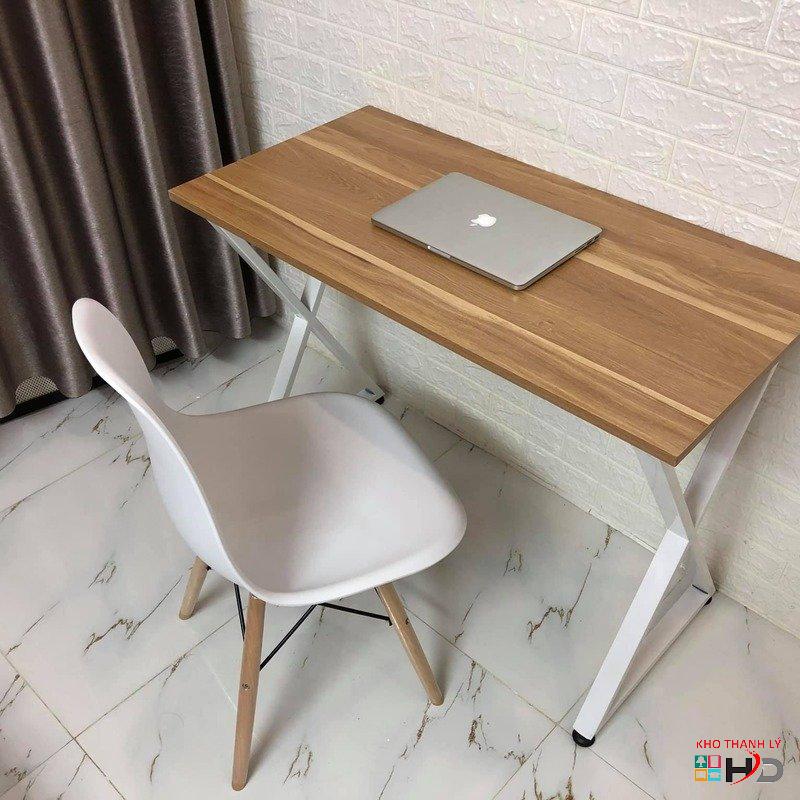 ban lam viec chan sat chu x