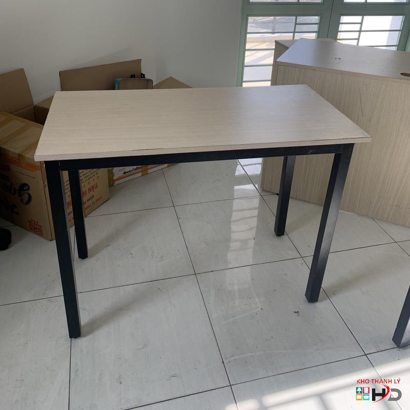 ban lam viec chan sat gia re