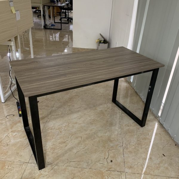 Thanh lý bàn làm việc chân sắt cao cấp giá rẻ