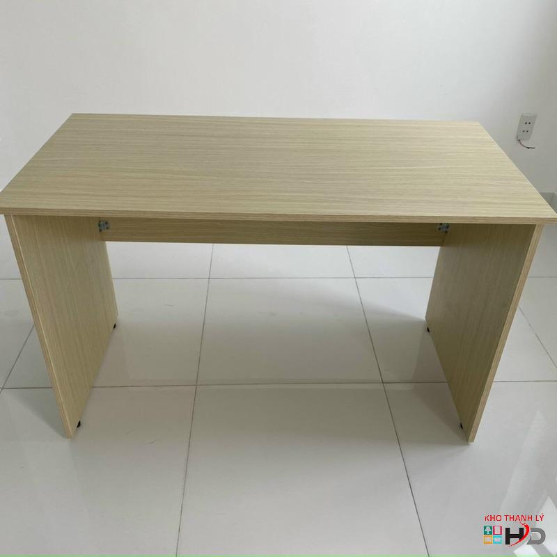 ban lam viec cu 1m2 MDF khong hoc