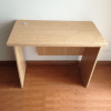 Bàn làm việc cũ 1m x 0.5m không hộc màu vàng