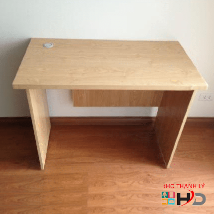 Bàn làm việc cũ 1m x 0.5m không hộc màu vàng