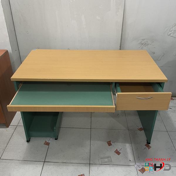 Bàn làm việc cũ 1m2 hàng Hòa Phát