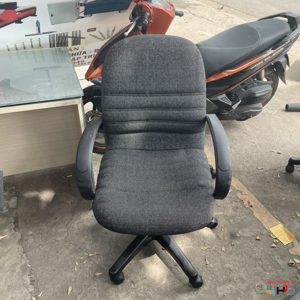 ghe xoay cu lung trung co tay vin mau xam