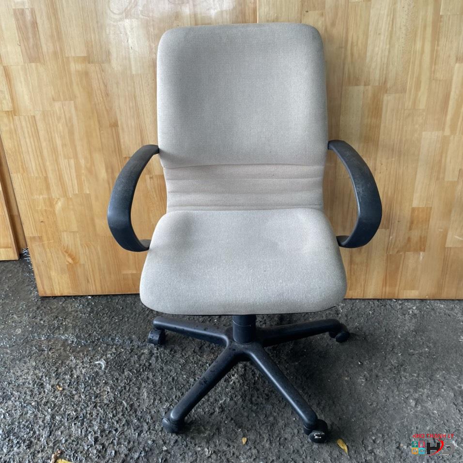 ghe xoay lung trung co tay cu mau kem