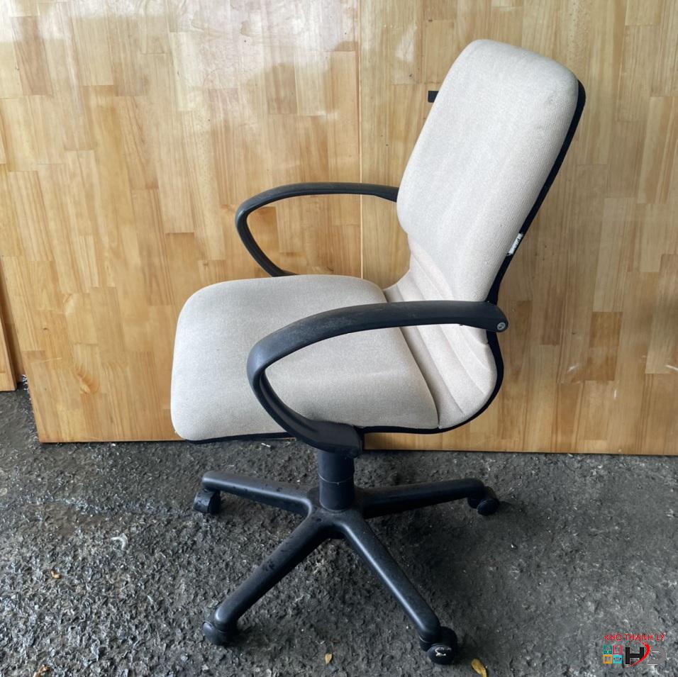 ghe xoay lung trung co tay cu mau kem1