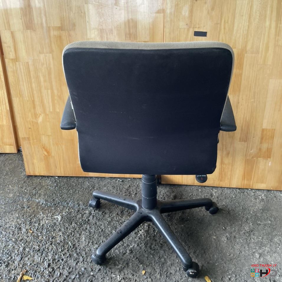 ghe xoay lung trung co tay cu mau kem2