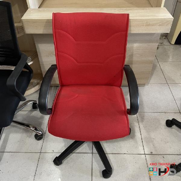 Ghế xoay văn phòng cũ bọc vải màu đỏ