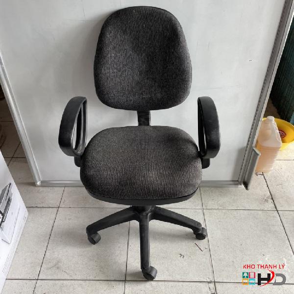 Ghế xoay văn phòng cũ có tay vịn màu xám