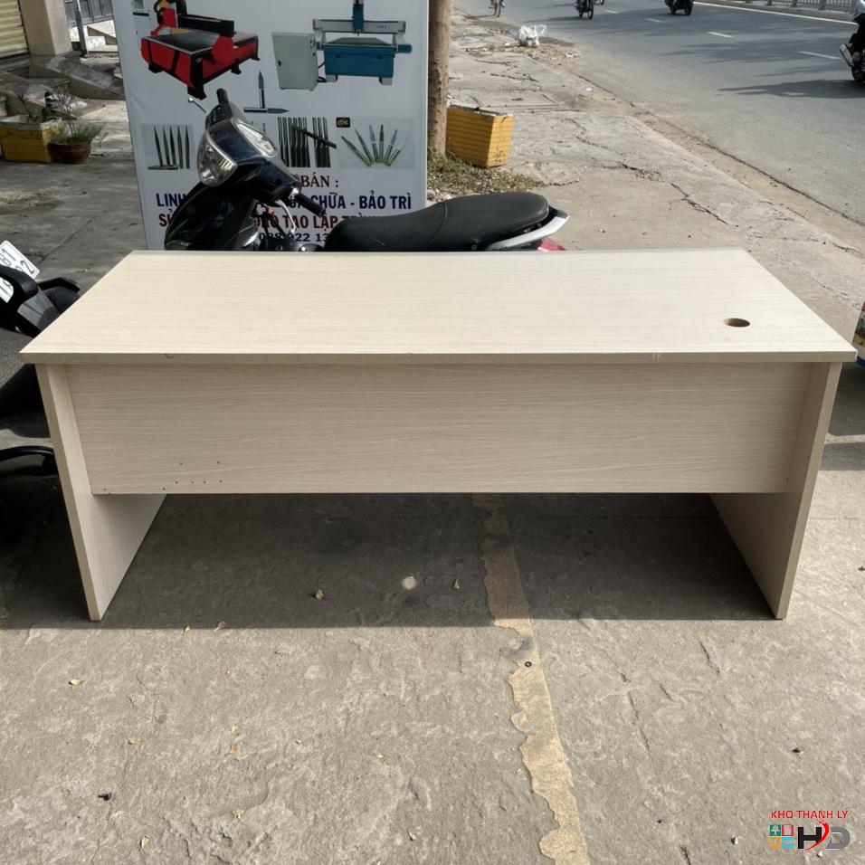 ban lam viec cu 1m8 gia re