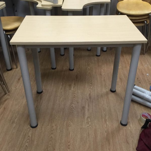 Bàn làm việc cũ 0.8m màu kem