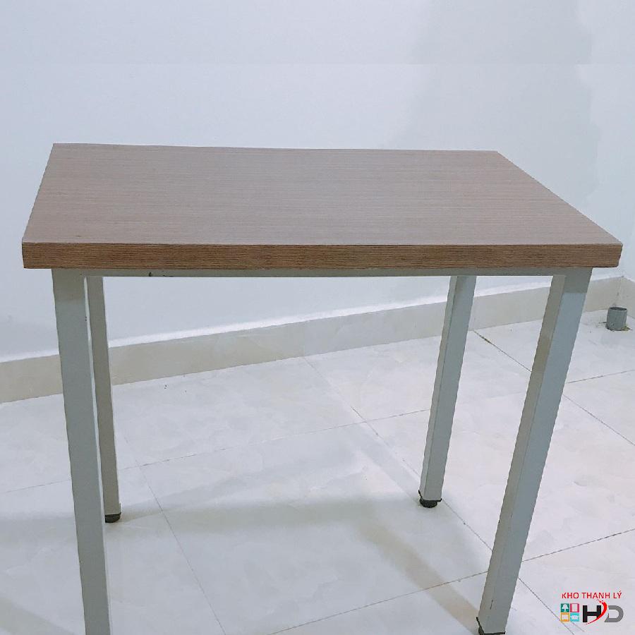 ban lam viec cu chan sat 80cm mau nau