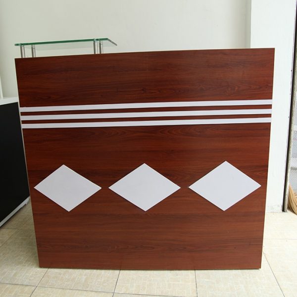 Quầy lễ tân 1m2 nâu trắng