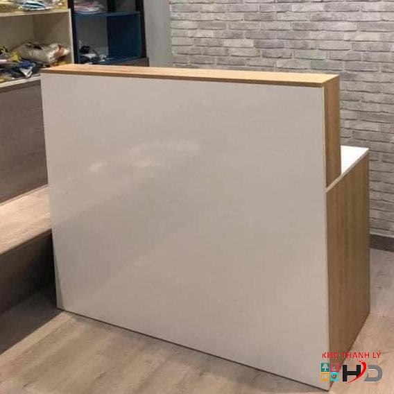Quầy lễ tân cũ 1m4 trắng vàng