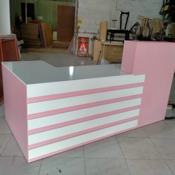 Quầy lễ tân 2m hồng sọc trắng