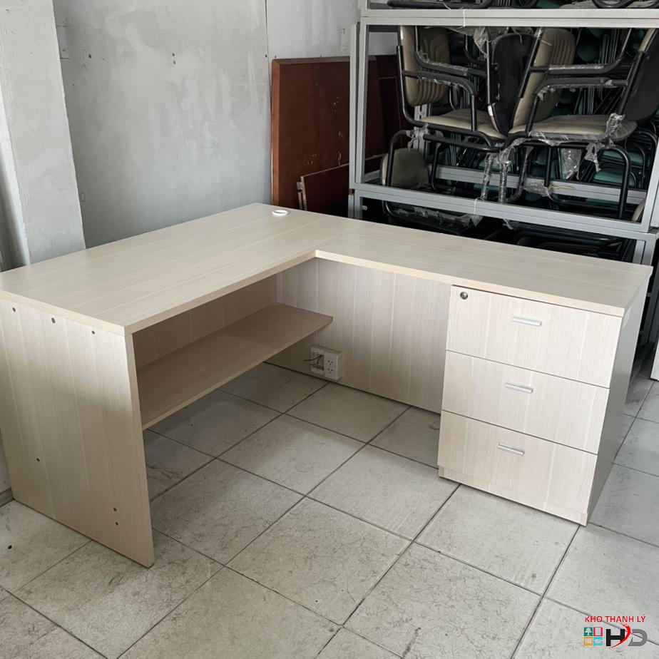 ban lam viec chu L 1m6x1m3