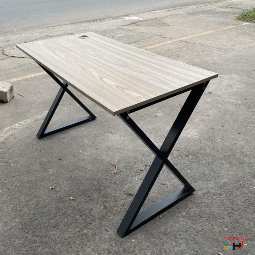 ban lam viec chan sat chu x cu van go1