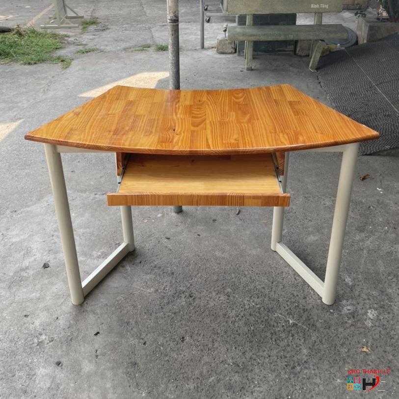 ban lam viec go ghep chan sat1