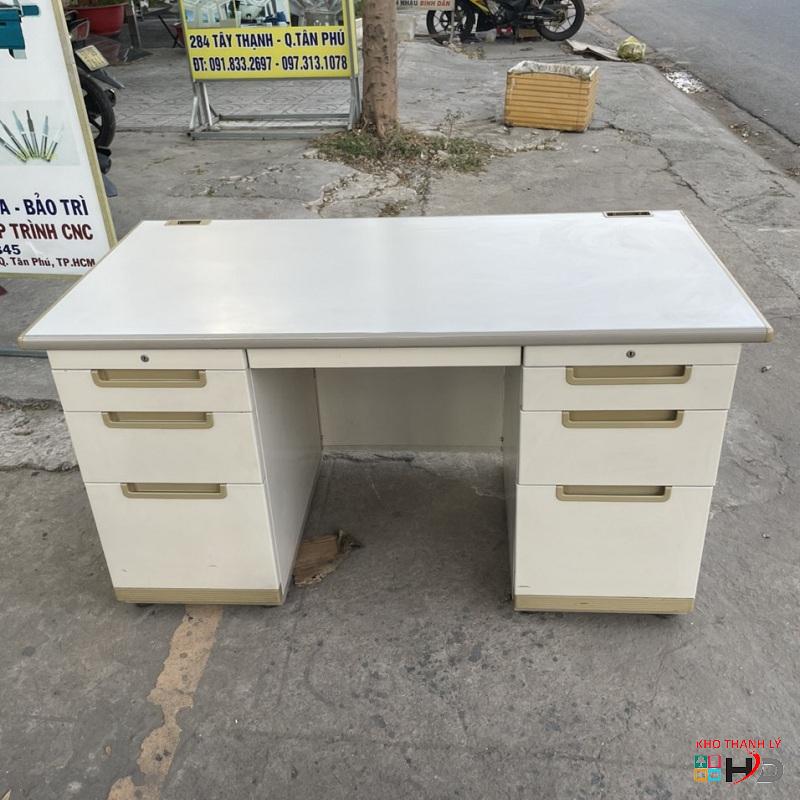 ban lam viec sat okamura1