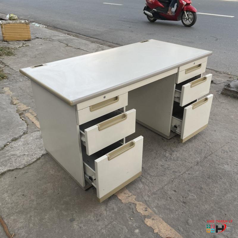 ban lam viec sat okamura2