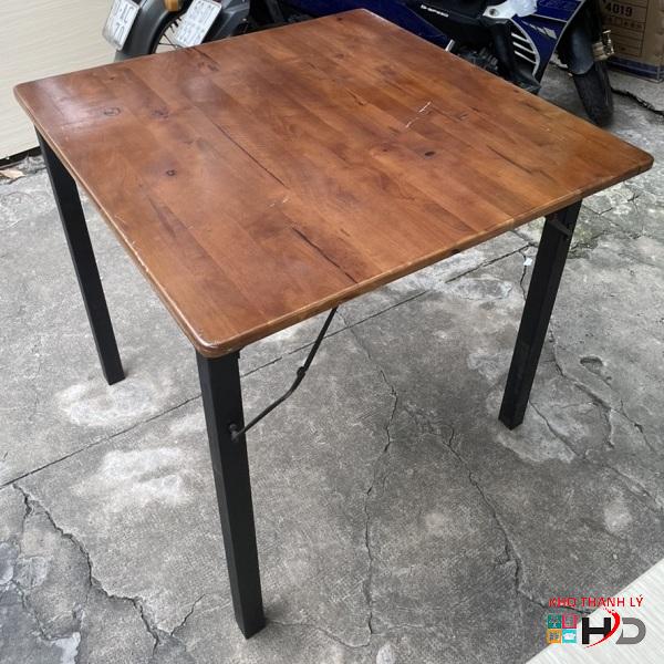 Bàn cafe xếp chân sắt mặt gỗ ghép cũ