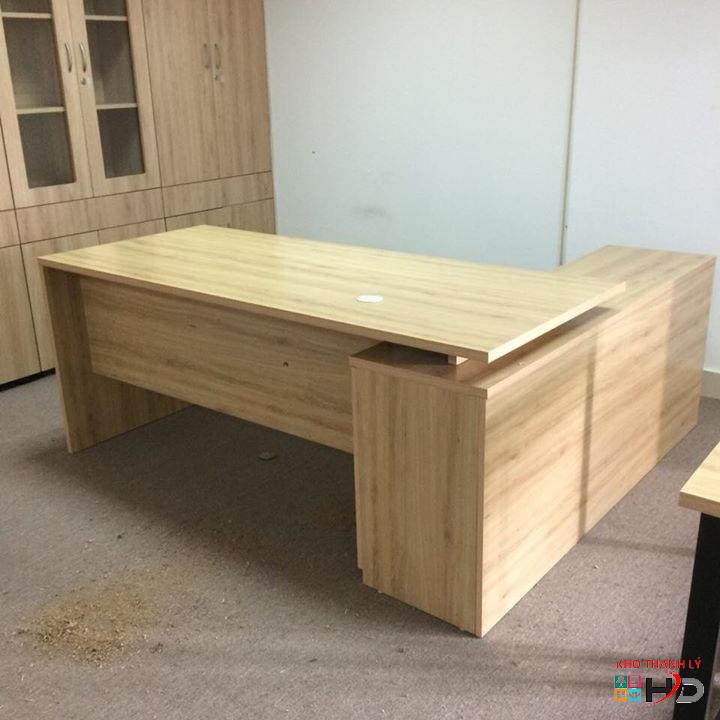 ban giam doc l 1m6 x 1m2