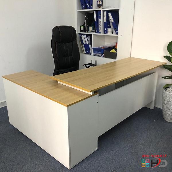 ban giam doc l vang trang gia re