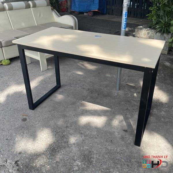 ban lam viec chan sat chu u cu1