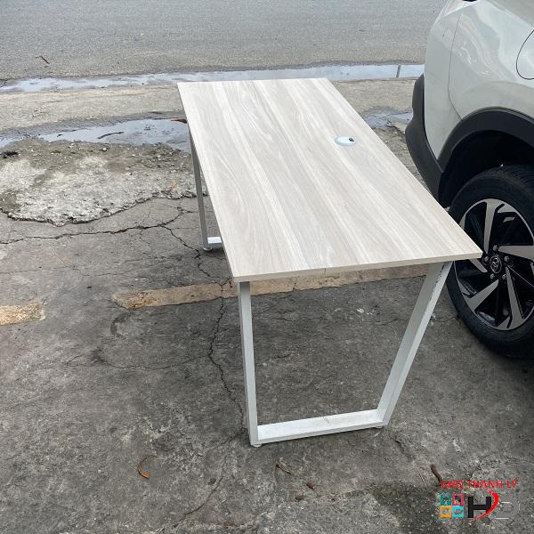 ban lam viec chan sat chu u 1m2 1