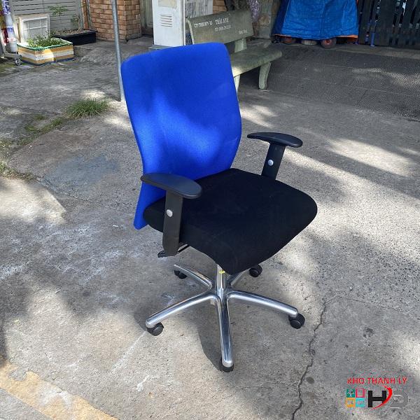 ghe xoay van phong cao cap xanh den1