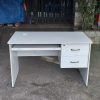 Bàn làm việc cũ 1m2 x 60cm có hộc màu trắng