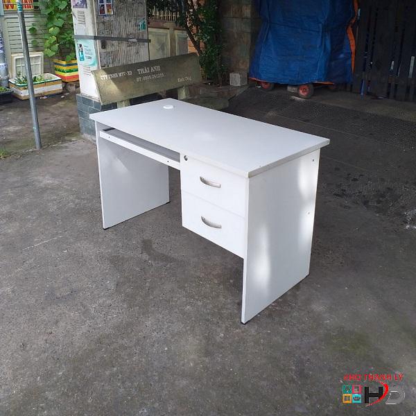 ban lam viec 1m2 co 2 hoc mau trang2