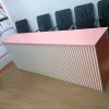 Bàn quầy tiếp tân 2m4 màu hồng trắng