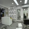 Combo quầy lễ tân vs tủ trưng bày salon tóc