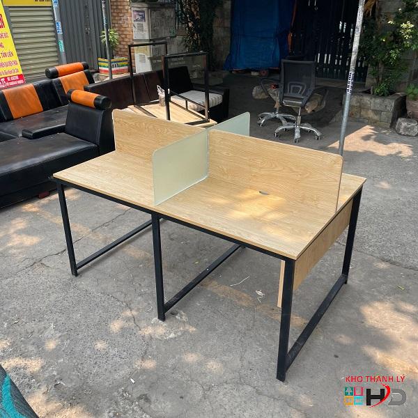 Bàn cụm vách ngăn 4 chỗ