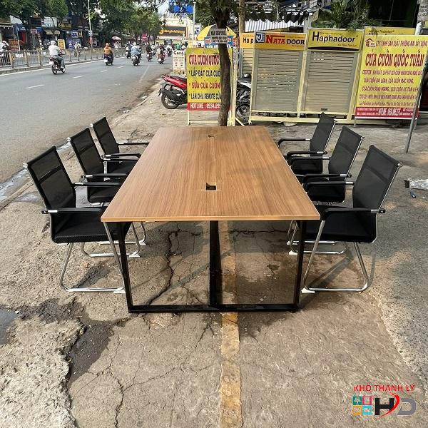 Bàn họp 6 chỗ ngồi 2m4 thanh lý