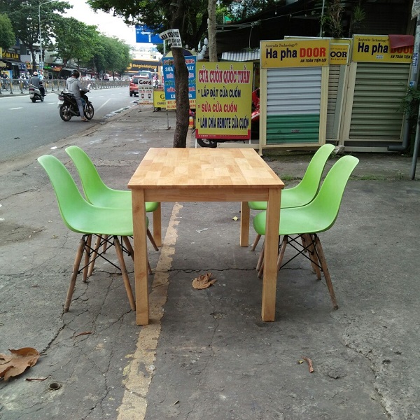 Bộ bàn ăn 4 ghế nhựa chân gỗ thanh lý