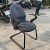 Ghế chân quỳ bọc vải cũ