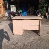 bàn trưởng phòng 1m2 có hộc tủ