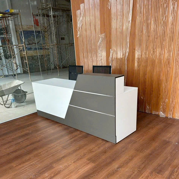 quầy lễ tân xám xi măng phối trắng 1m6