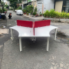 Cụm bàn 3 chỗ có vách ngăn