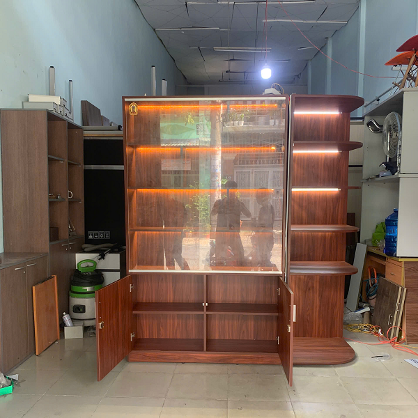 Tủ trưng bày gỗ mdf có đèn 1m8 tại Kho Thanh Lý HD