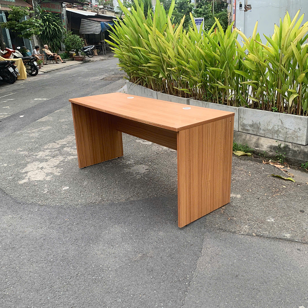 Hình ảnh thực tế bàn làm việc 1m6 x 60cm tại Kho Thanh Lý HD