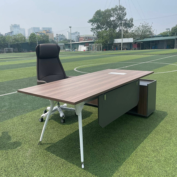 Bàn giám đốc chữ l chân sắt hiện đại 1m8