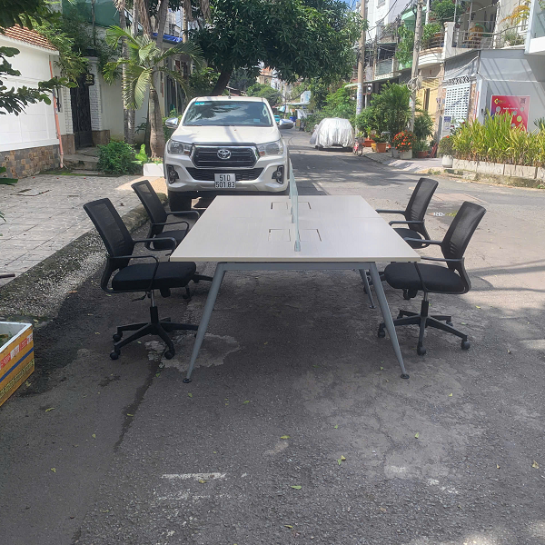 Hình ảnh thực tế bàn làm việc 4 chỗ 2m4 x 1m4 tại Kho Thanh Lý HD