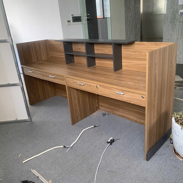 Quầy lễ tân văn phòng 2m4 x 1m1 tại Kho Thanh Lý HD