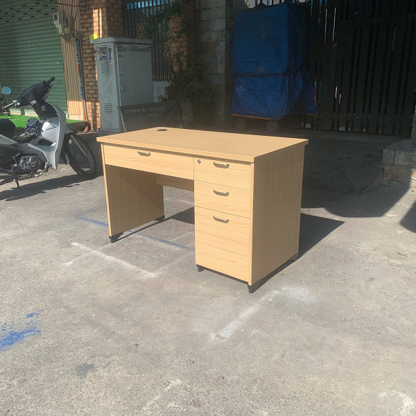 ban lam viec hoa phat 1m2 nhu moi